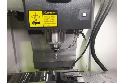 Фото JET JVM-800LA CNC Фрезерный станок с ЧПУ Siemens 828D (Fanuc 0i) в интернет-магазине ToolHaus.ru