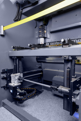 Фото MetalTec HBC 50/1600 Листогибочные гидравлические прессы с ЧПУ в интернет-магазине ToolHaus.ru